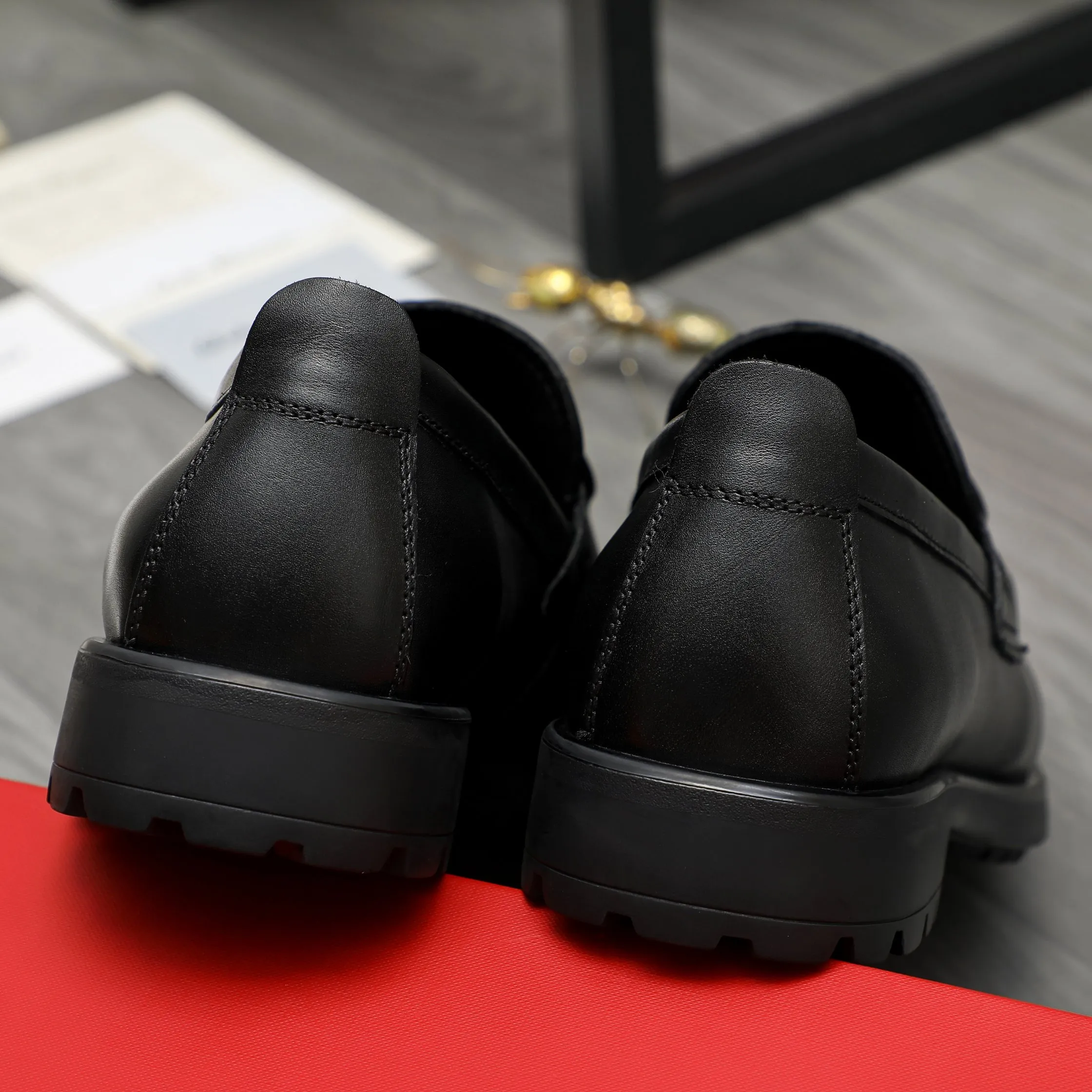 Men's shoes 💰420 Product trademark: Ferragamo "Ferragamo" business slip-on leather shoes Regular size: 38-45 (45. Customized, non-returnable) Product materials: Selected high-quality cowhide upper, cowhide lining, original outsole